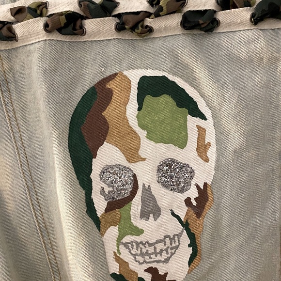 Hand painted Jean Jacket - Picture 4 of 4